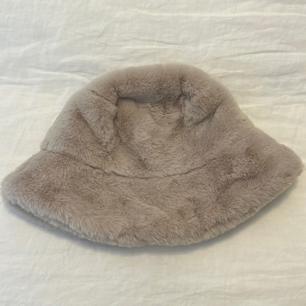 NWOT ASOS FAUX FUR BUCKET HAT NEVER WORN!!!!